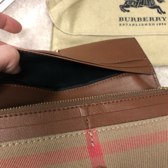 Burberry Wallet - Picture 11 of 11